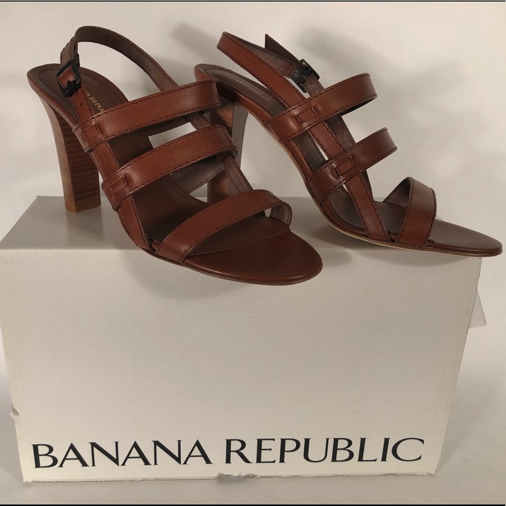 Banana Republic Cassara, tobacco, size 7, New